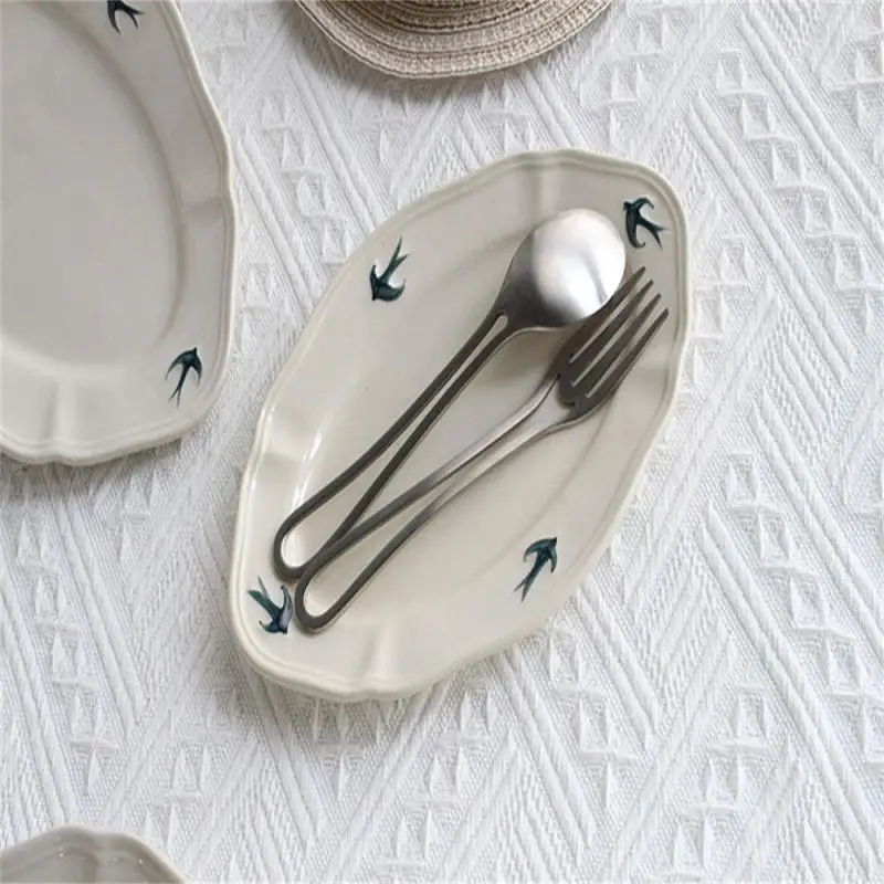 Ins Embossed Swallow Dinner Plate - Image 5